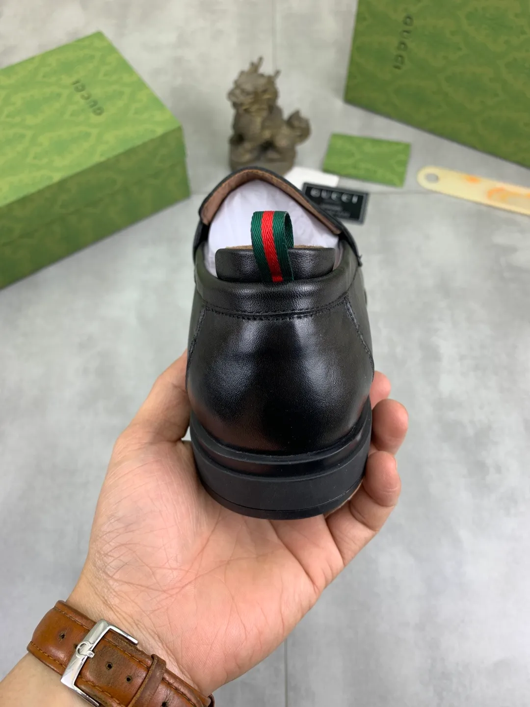 Men's shoes💰P500💰【New model, soft and comfortable Gucci classic business leather shoes hot selection (Gucci) official website latest Gucci business leather shoes, hot style 💥 simple and elegant style, exclusive for trendy men. Unique official website latest brand original double G embossed elements 👑 Gucci original decoration, fashionable and generous, the fabric is original calfskin ✅ Fully imported first-layer pigskin lining, the official website specifies wear-resistant, rubber business outsole, the classic model is taken in kind at the counter 🎬38-44 (customized at 45) black Brown optional